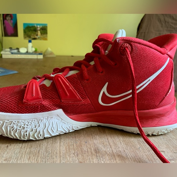Basketball shoes Kyrie Irving red seven tb university edition great condition - Picture 6 of 10